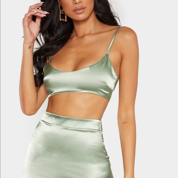 PrettyLittleThing Tops - Pretty Little Thing crop top